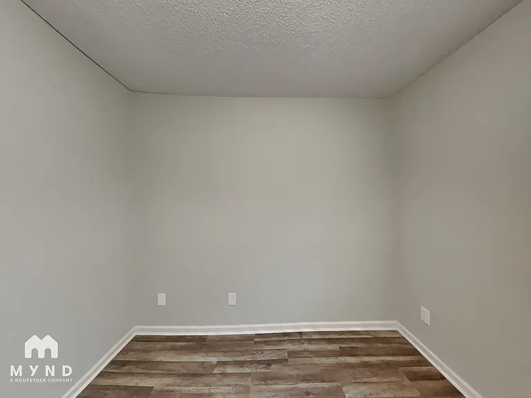 547 Whitethorn Dr — Photo 12