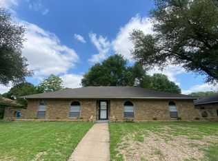 1033 Rosewood Dr, Desoto, TX 75115