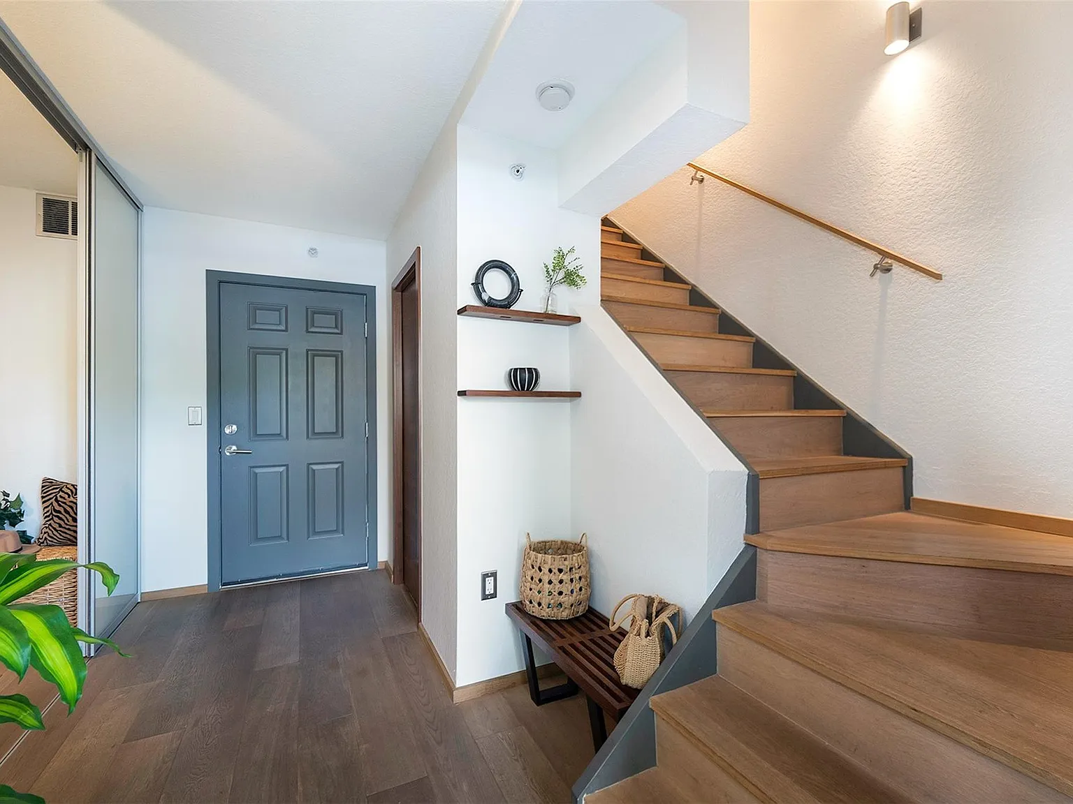 3 bed, 3.5 bath, 1578 sqft, $5,500 — Photo 2