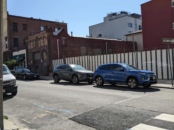 194-196 New York Avenue image 4 of 11