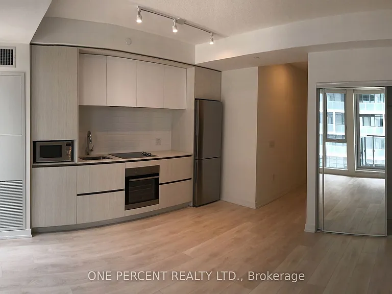225 Sumach St #602 — Photo 4