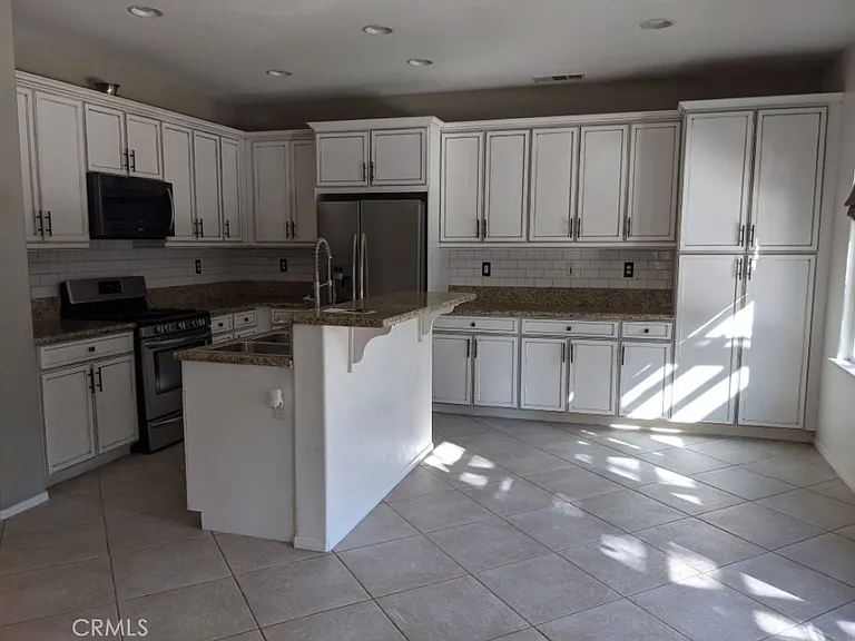 40200 Bellevue Dr #40200 — Photo 3