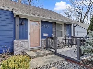 7525 Eaton St, Prairie Village, KS 66208