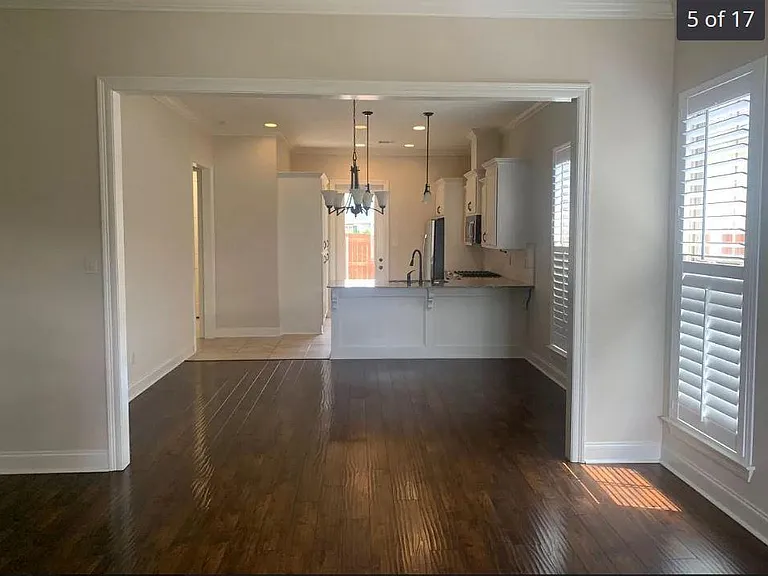 208 Parker Ln — Photo 8