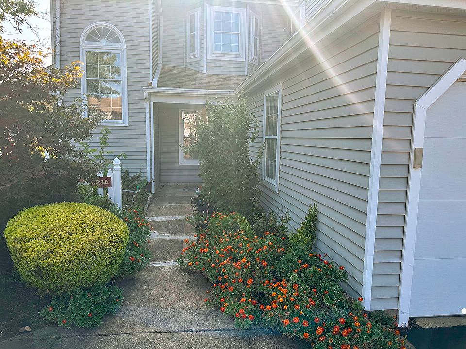 1st image of 623A Rose Hollow Dr