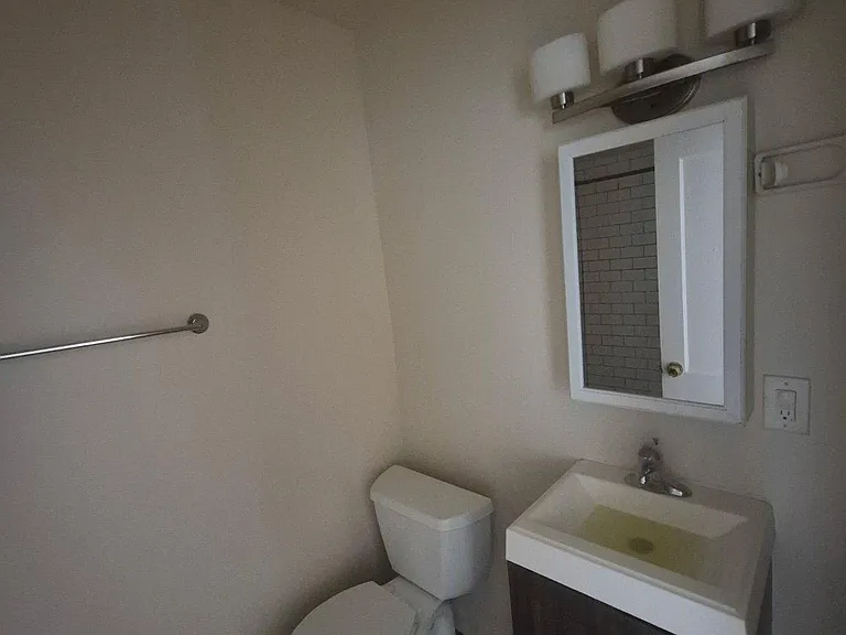395 1/2 E Cliveden St #1 — Photo 5
