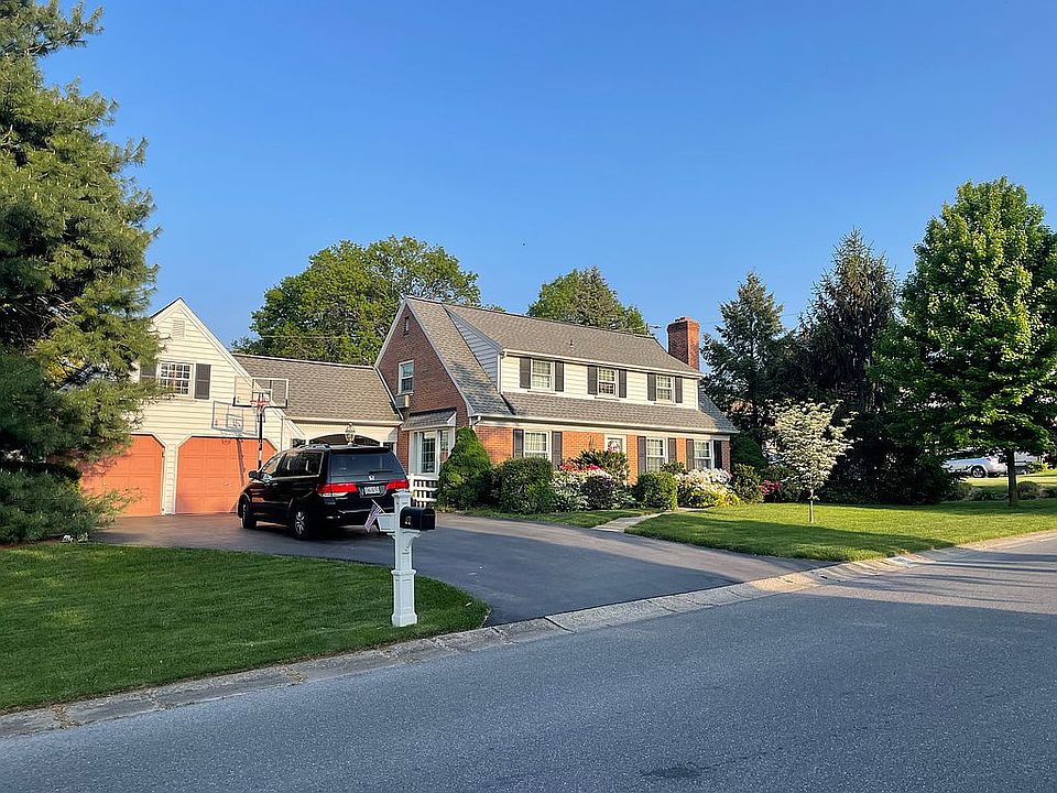 2nd image of 696 Imperial Dr