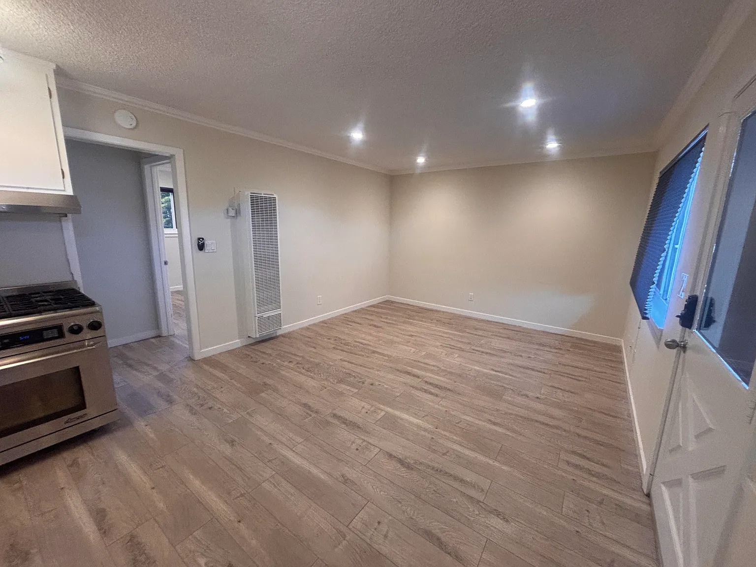 1 bed, 500 sqft, $2,400 — Photo 3