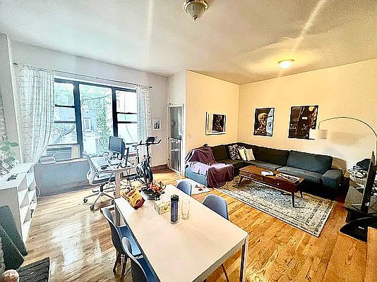 2nd image of 158 W 76th St APT 3B