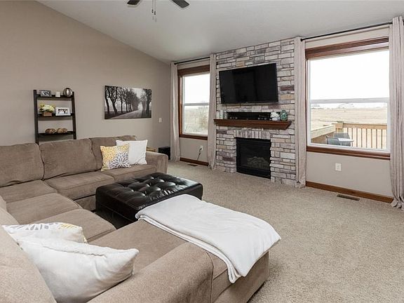 2nd image of 5707 NE Hillcrest Dr