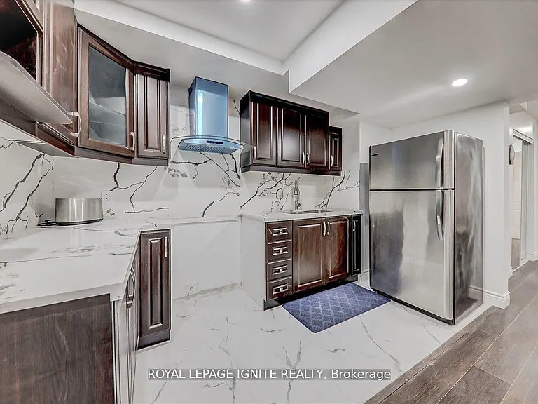 114 Lawrence Pilkington Ave #BASEMENT — Photo 4