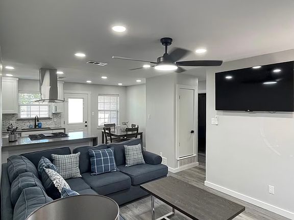 2nd image of 507 Parker Cir