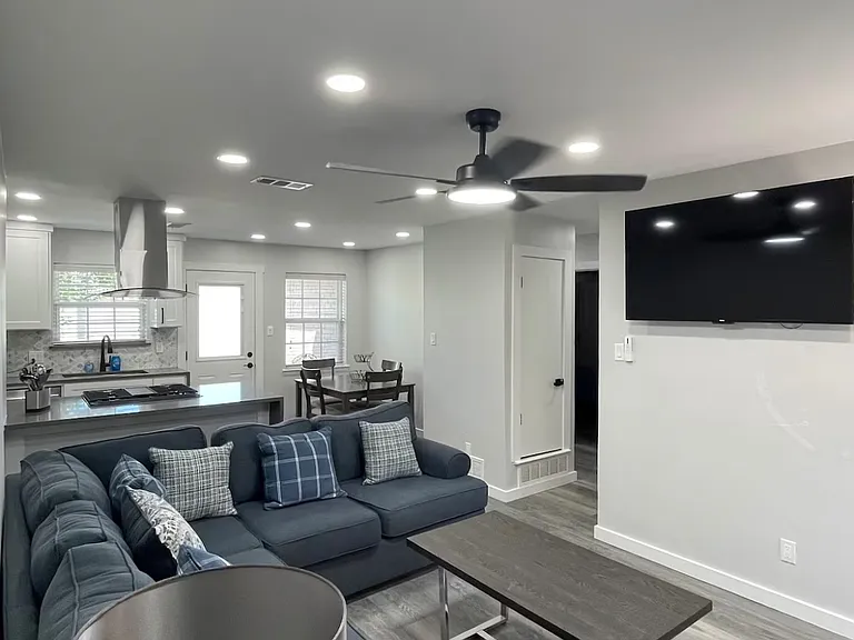 507 Parker Cir — Photo 2