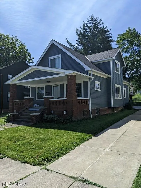 11008 Wallingford Ave photo 1