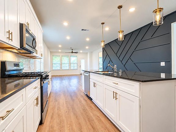 4th image of 18110 Velaris Way
