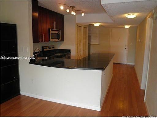 5th image of 1021 Mockingbird Ln APT 209