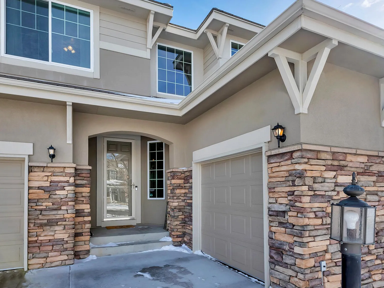 4 bed, 4.5 bath, 4527 sqft, $4,250 — Photo 2