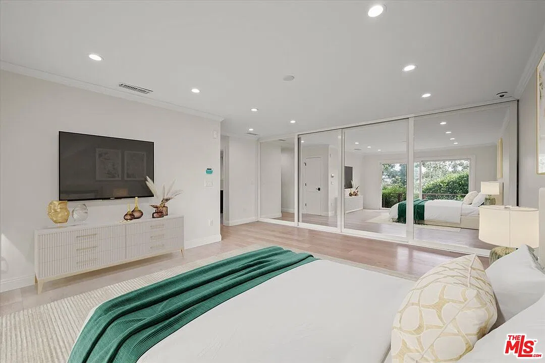3 bed, 2.5 bath, 2775 sqft, $10,500 — Photo 3