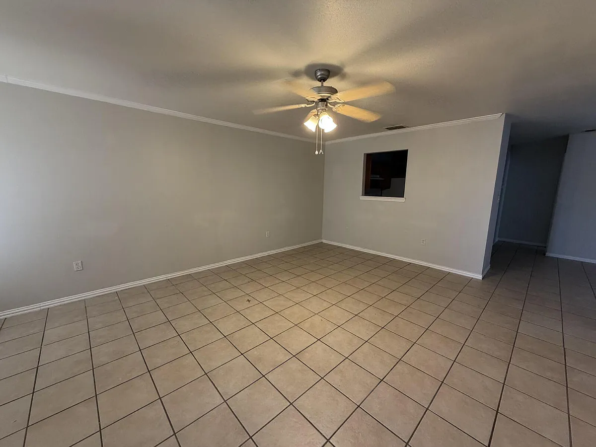 Building Photo - 533 N Clinton Ave #B