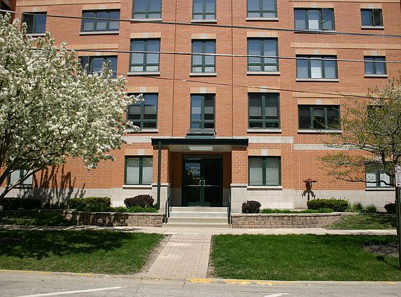 2nd image of 1636 Ashland Ave Unit 302