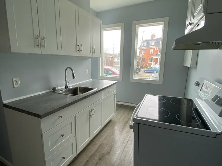 814 Wellington St E #1 — Photo 2