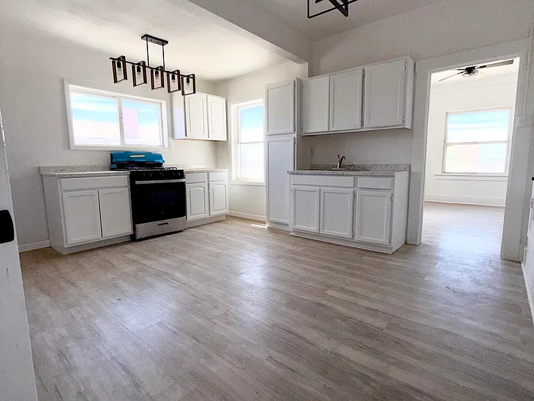 3203 Frankfort Ave — Photo 12