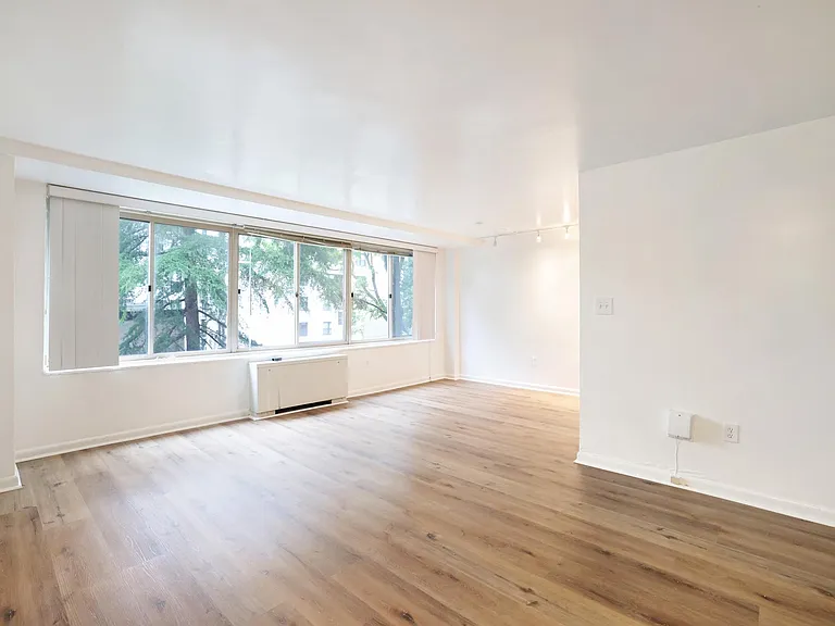 922 24th St NW #204 — Photo 3