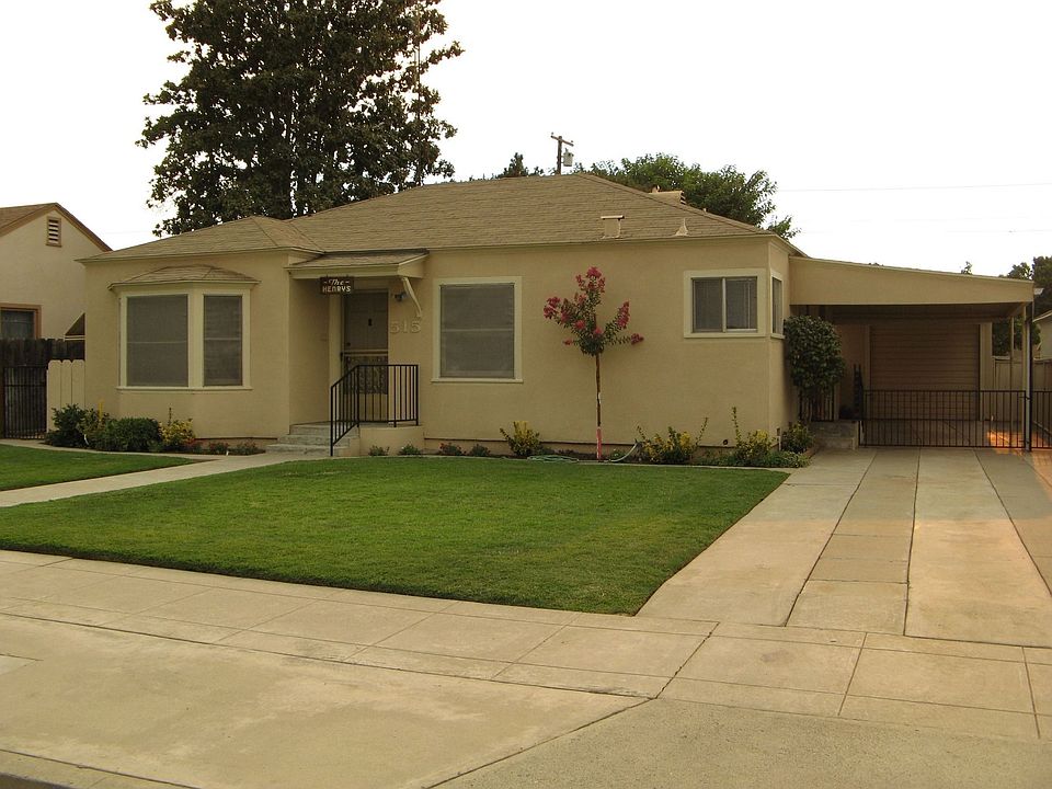 Front/Detached Garage