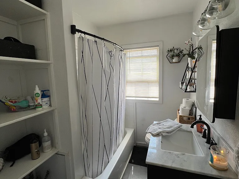 1002 Oakes Ave — Photo 11