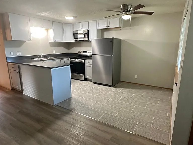 401 S Holly St — Photo 8
