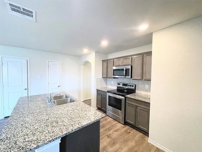 808 Community Way — Photo 5