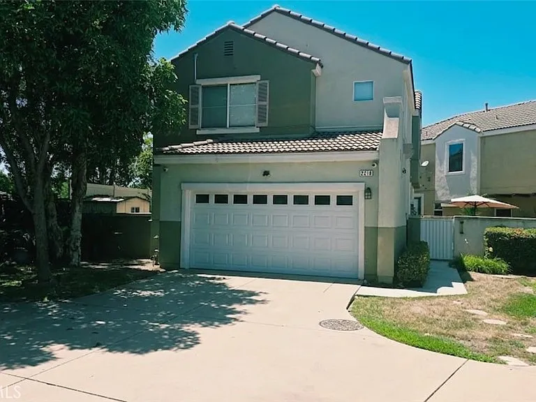 2210 Village Way — Photo 1