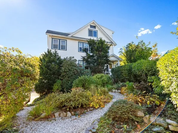 87 Templeton Pkwy #3, Watertown, MA 02472