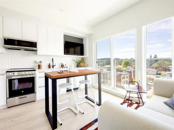 1075 Tillicum Rd #616, Esquimalt, BC V9A 2A4