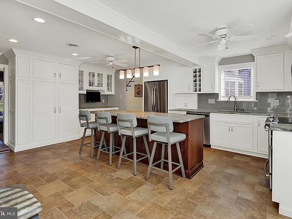 5th image of 510 Woodview Dr
