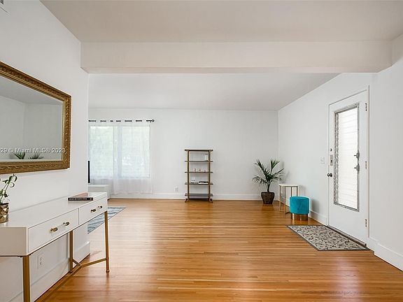 4th image of 10081 W Bay Harbor Dr APT 4