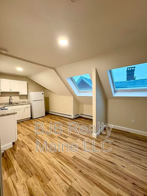 1 bed, 1.0 bath, 379 sqft, $1,680 — Photo 2
