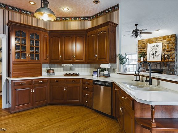 4th image of 1003 Duncan Ln