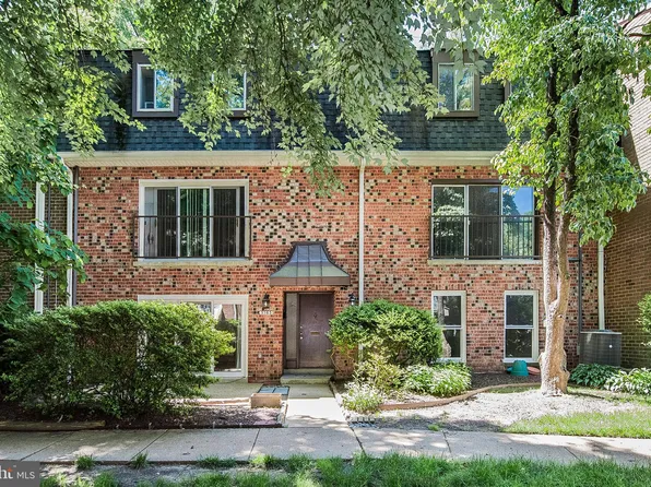 3763 Persimmon Cir, Fairfax, VA 22031