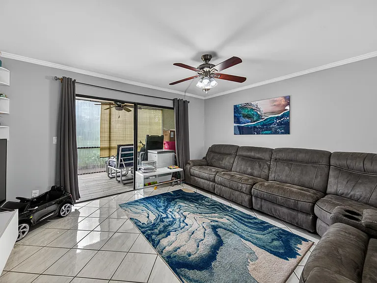 2200 S Cypress Bend Dr #101 — Photo 15
