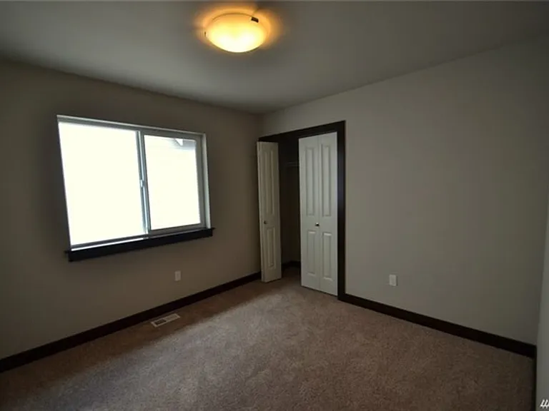 19414 Meridian Dr SE — Photo 19