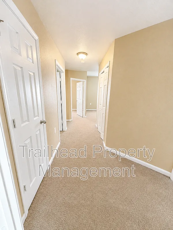 3 bed, 1.0 bath, 900 sqft, $1,175 — Photo 4