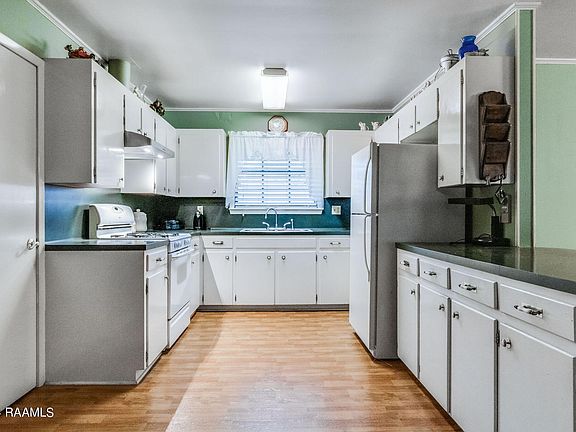 3rd image of 449 Genevieve Dr