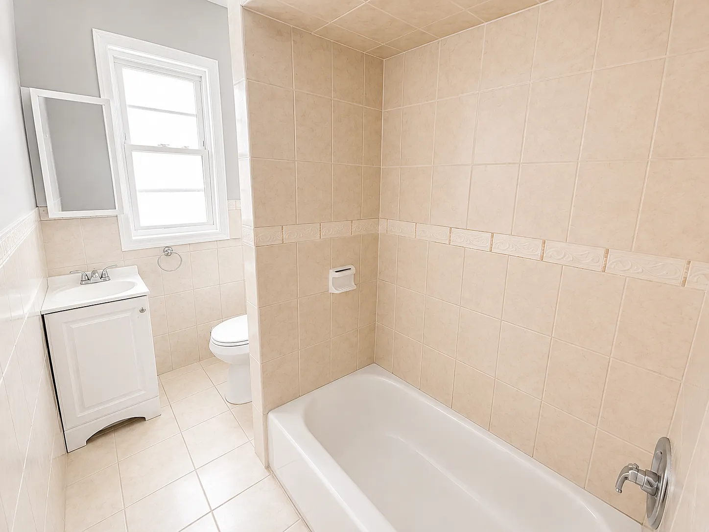4 bed, 1.5 bath, 1350 sqft, $2,245 — Photo 3