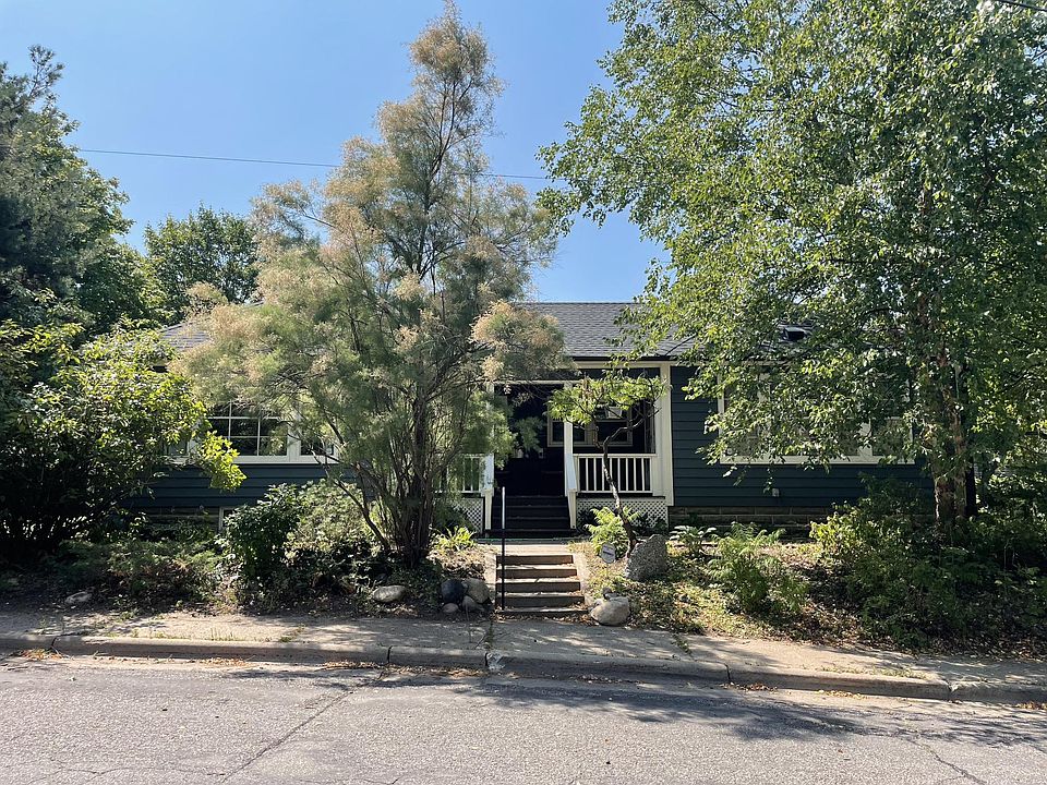 1st image of 435 Russell Ave N