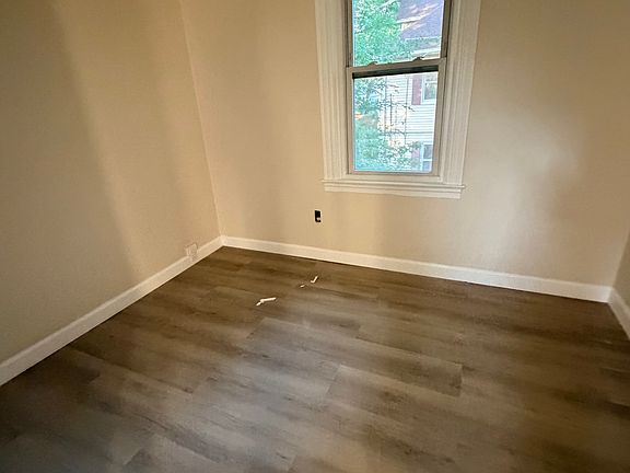 3rd image of 208 Myrtle Ave #3