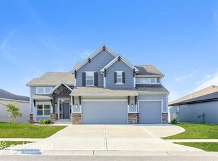 7290 NW Forest Lakes Dr, Kansas City, MO 64152