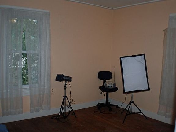 Bed Room (right apart.)