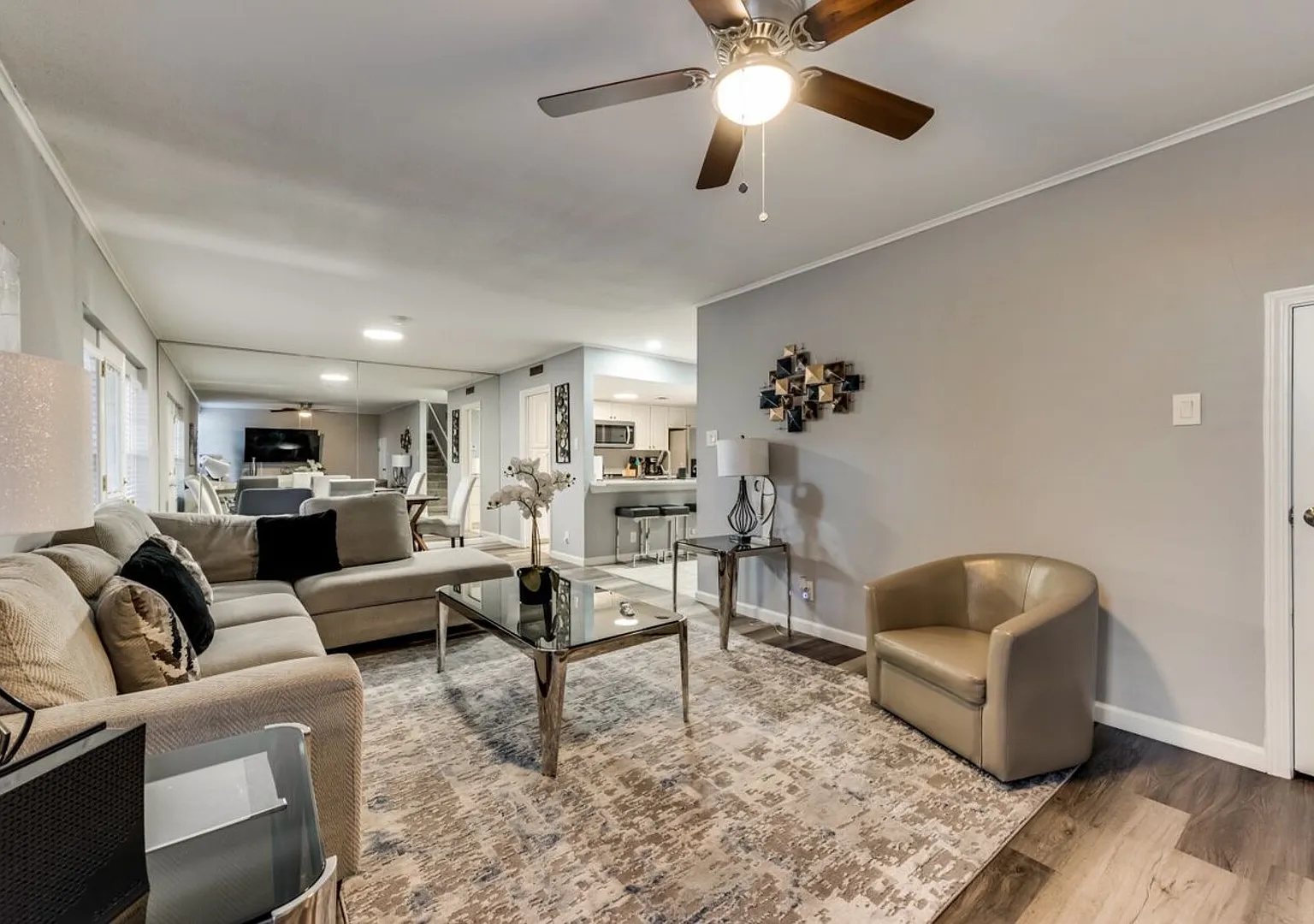 GP56A World Cup Stay - 10 min to AT&T - Sleeps 8 - Public Transit — Photo 1
