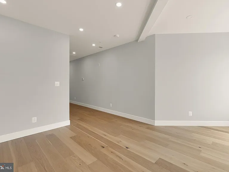 3215 Mount Pleasant St NW #203 — Photo 8